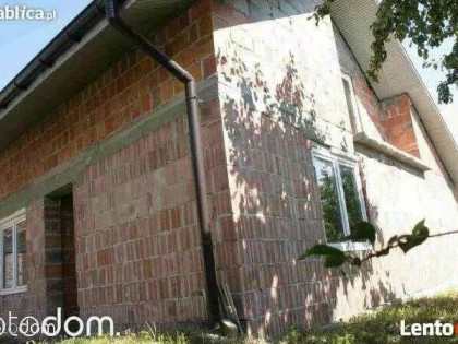 Jednopiętrowy dom z cegły wraz z dużym garażem