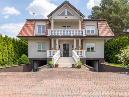 Dom 336 m², garaż 4 auta, ogród – Konstancin