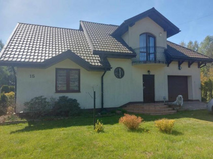 DOM JEDNORODZINNY NA DUŻEJ DZIAŁCE