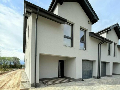 Dom w zabudowie bliźniaczej w Jeżowie Sudeckim