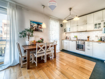 Rozkładowe mieszkanie z dużym balkonem, 1 piętro.