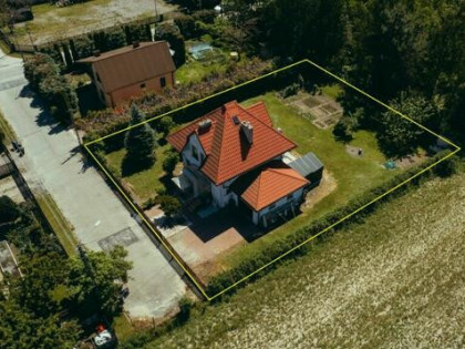 Dom jednorodzinny na osiedlu w Ugniewie, 950 000 zł