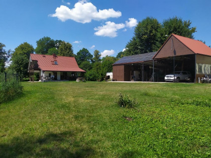 •	Dom z własną plażą i pomostem nad jeziorem Mamry na  SWJM