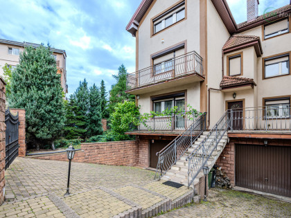 Targówek, dom mieszkalny, usługowy lub inwestycja.