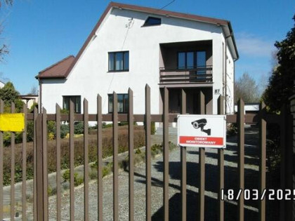 DOM PO REMONCIE NA ŁADNEJ ZAGOSPODAROWANEJ DZIAŁCE W KUTNIE