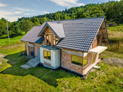 Działka zagrodowa z domem w stanie do wykończenia