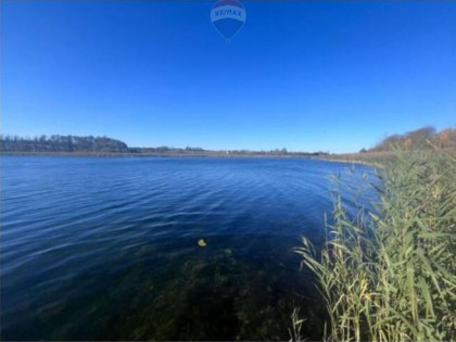 Piękna działka z dostępem do jeziora