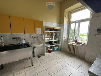 Obiekt Lokal 250 m² z ogrodem i parkingiem