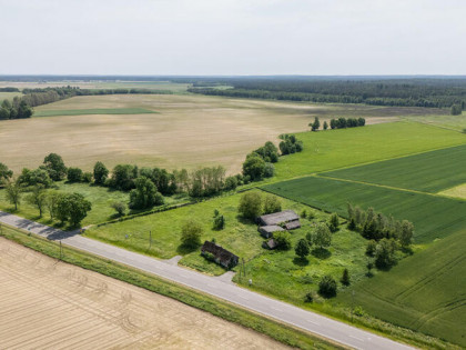 Działka budowlana 63 ar | uzbrojona | z budynkami