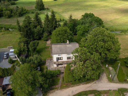 Dom nad rzeką Łydynia na skraju miasta Ciechanów