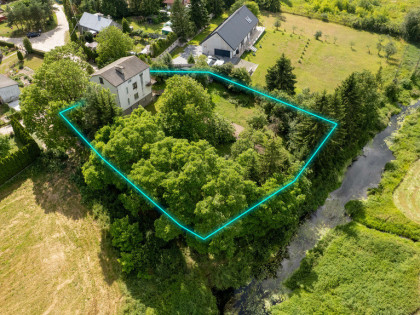 Dom nad rzeką Łydynia na skraju miasta Ciechanów