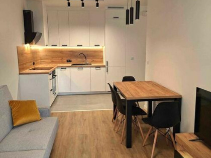 3 pokoje, klimatyzacja, garaż podziemny; SKM toruńska