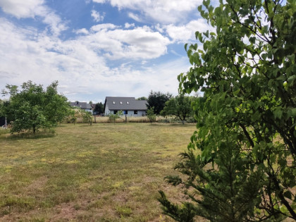 Działka w pięknym otoczeniu w cichej okolicy.