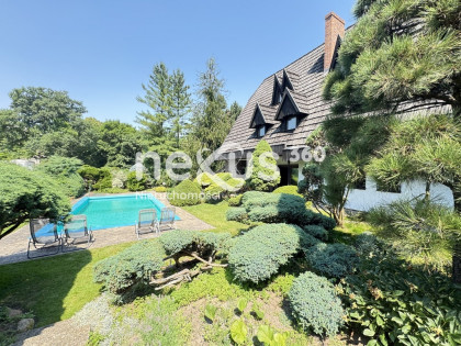 Ustronna Willa z basenem w środku miasta