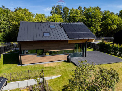 Nowoczesny dom na jeziorem, 4 km od morza