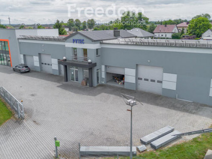 Biurowiec z halami przy autostradzie A4 w Tarnowie