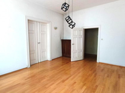 Duże mieszkanie w kamienicy na sprzedaż, 105,85 m2