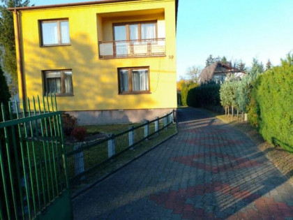Sprzedam dom w Łasku, woj. Łódzkie z warsztatem i garażami