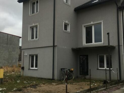 Dom mieszkalne-uslugowy . Morze 1,5 km