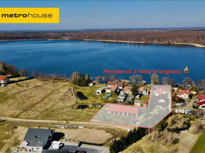 Dwa domy z linią brzegową Jezioraka  Szałkowo