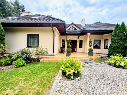 Unikatowy dom z dużą działką w zielonej okolicy