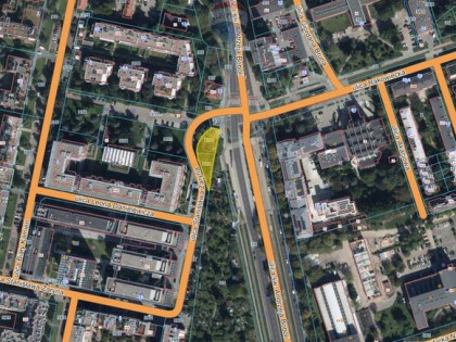 Działka na Górnym Mokotowie, częściowo zabudowana.