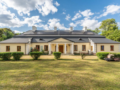 Historyczny dwór w sercu zabytkowego parku Opoczno