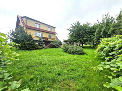 Siedlisko z domem i budynkami – 1,5 ha ziemi.