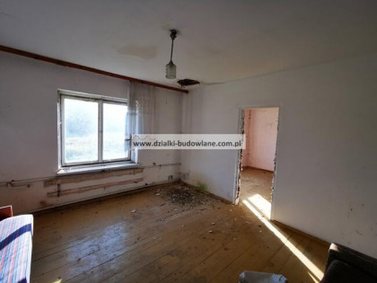 Dom poniemiecki z dużymi zabudowaniami gosp.