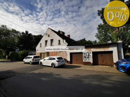 Wolnostojący dom na działce usługowej