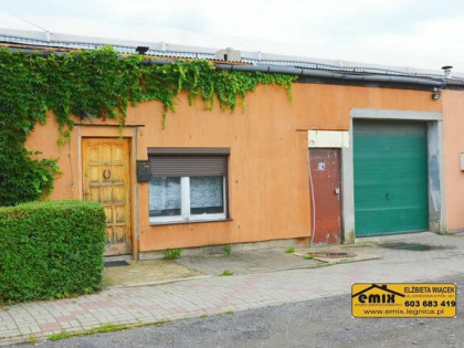 Nieruchomość usługowa, można przekształcić na mieszkanie