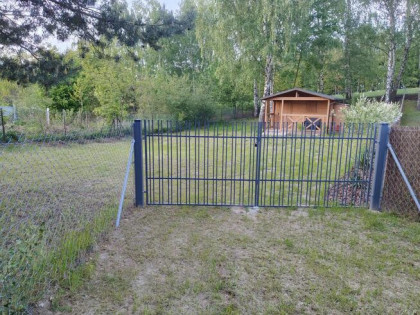 Sprzedam działkę budowlaną z domkiem