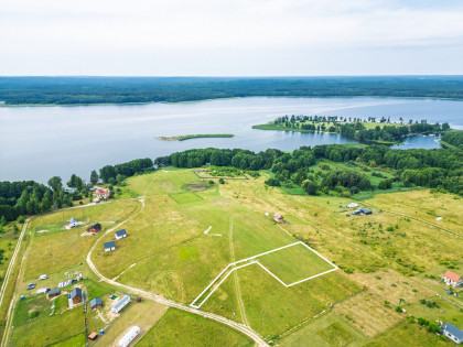 Piękna działka z dojściem do Jeziora Lubie.