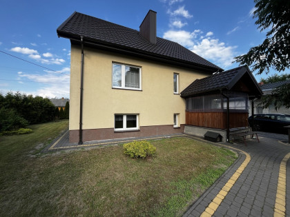 Bielsko- dom z działką, stawem i zabudowaniami