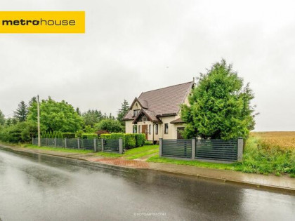 Wygodny dom położony w malowniczej, cichej okolicy