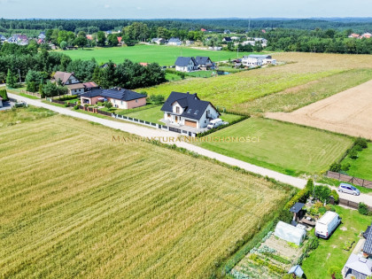 Działka budowlana z mediami obok Żukowa