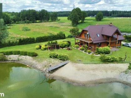 Wyjątkowa nieruchomość z własnym stawem w Ptakach!
