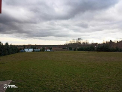 Urządzone mieszkanie w budynku z ogrodem i parkingami