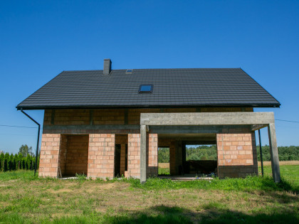 Działka z rozpoczętą budową - Lipiny