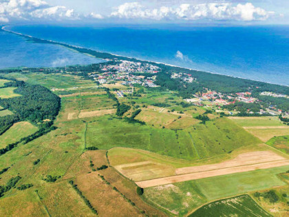 Działki pod studium około 1000 metrów od plaży