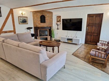 Przestronny dom z dużym ogrodem.