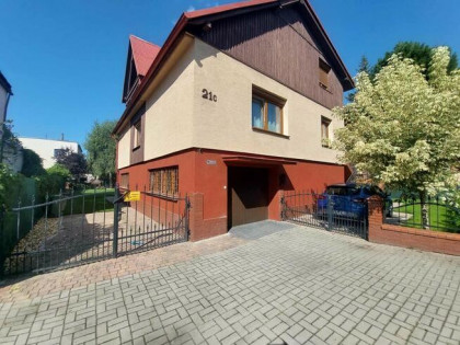 dom położony w cichej i spokojnej okolicy