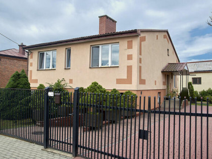 Dom nowoczesny w cichej okolicy