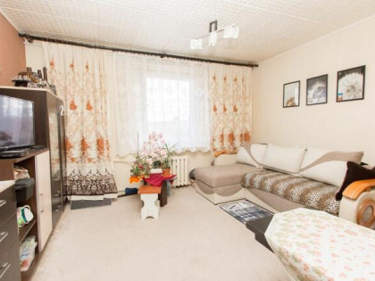 Dwupokojowe mieszkanie na drugim piętrze.