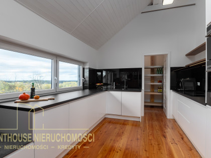 WYJĄTKOWY DOM Z PRZESTRZENIĄ DLA BIZNESU – LUKSUSOWE POŁĄCZENIE FUNKCJONALNOŚCI I KOMFORTU ŻYCIA