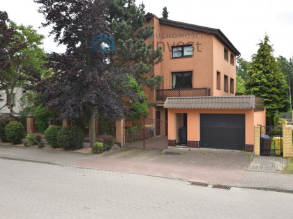 Dom wolnostojący z lokalem pod działalność 2xgaraż