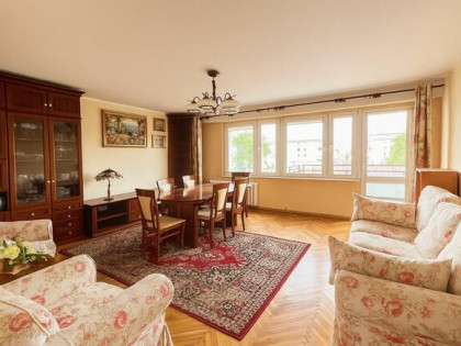 Mieszkanie 4-pokojowe na sprzedaż