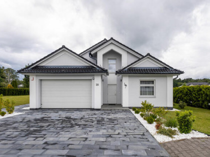 Villa wolnostojąca z basenem na polu golfowym