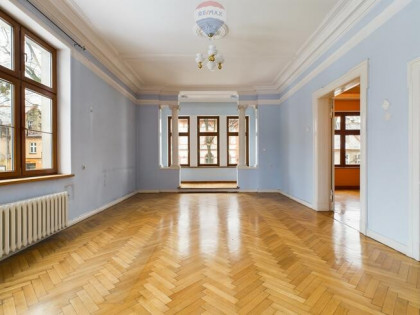 Reprezentacyjny dom w centrum Susza