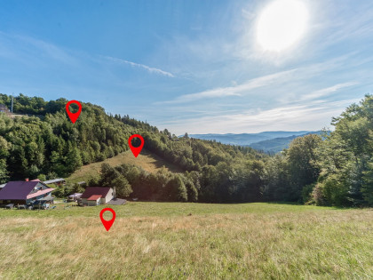 Działka z dwoma domami 680 m n.p.m